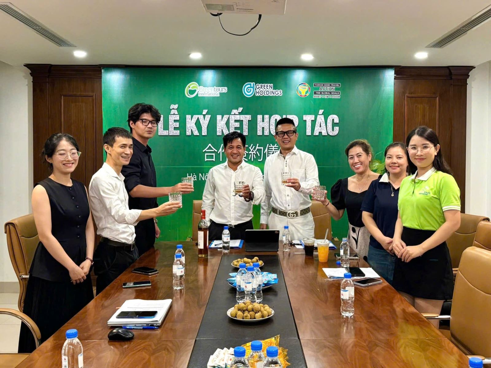 Greentours kí kết hợp tác với Công ty du lịch Kim Hoa